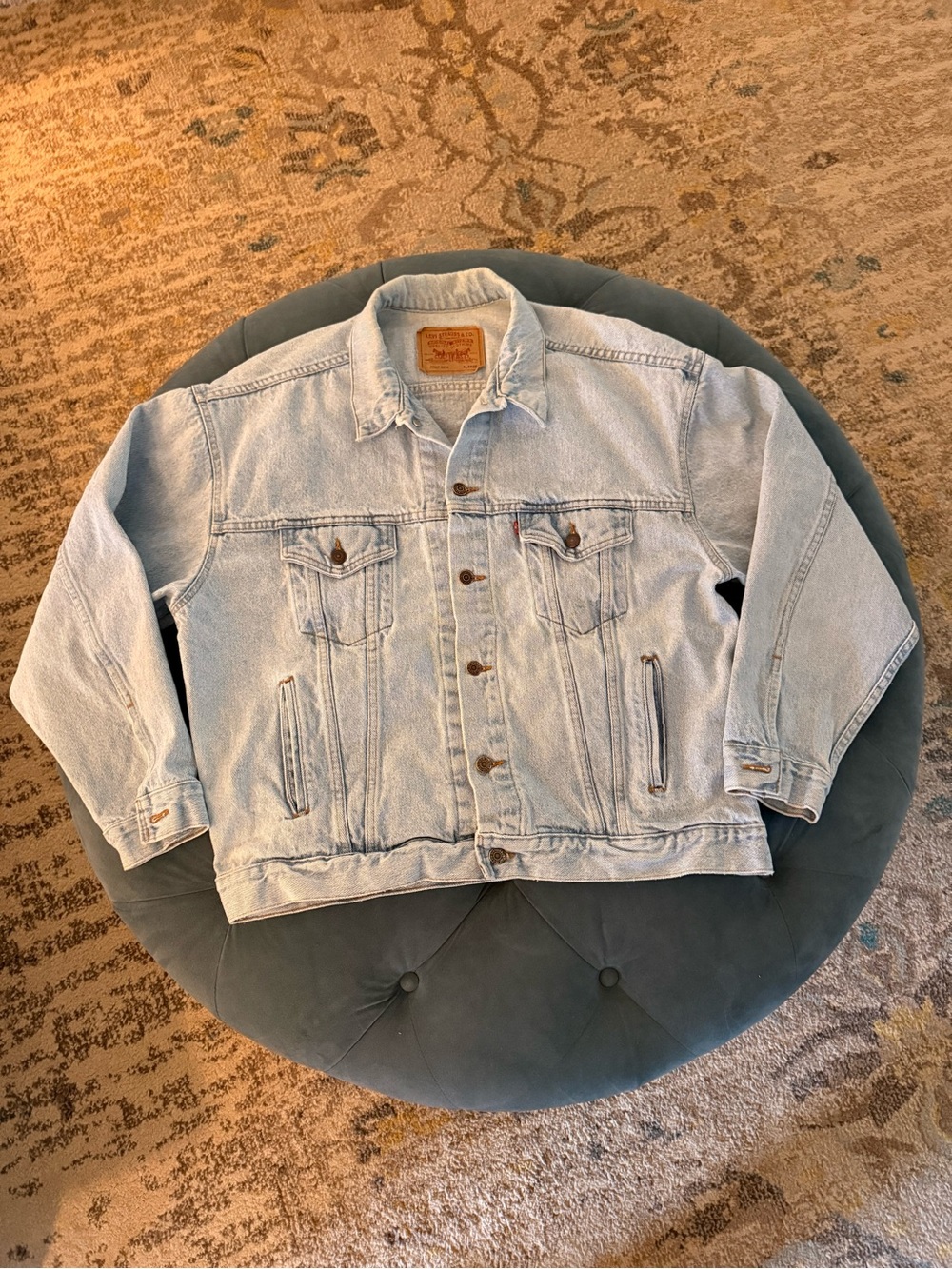 Vintage Levi Type III denim light stone wash trucker jacket. Size XL. 70507-4834
